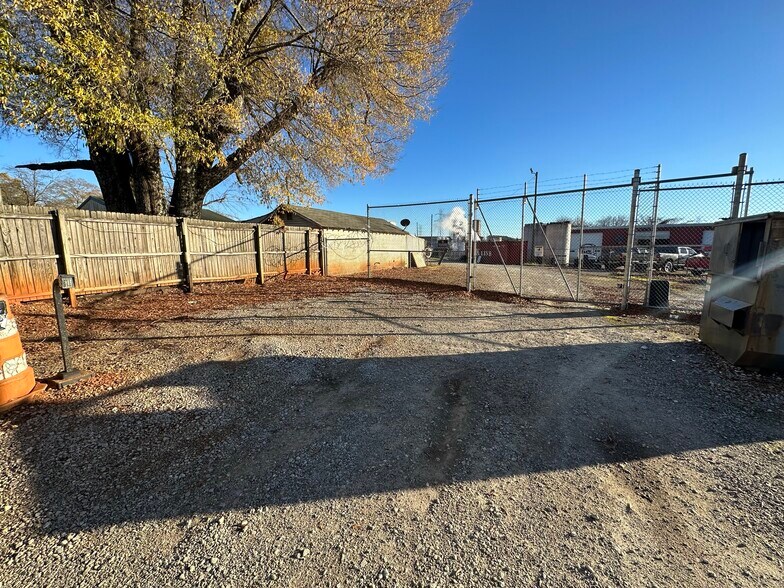 More Photos Of 11 Sulphur Springs Rd, Greenville Industrial For Lease