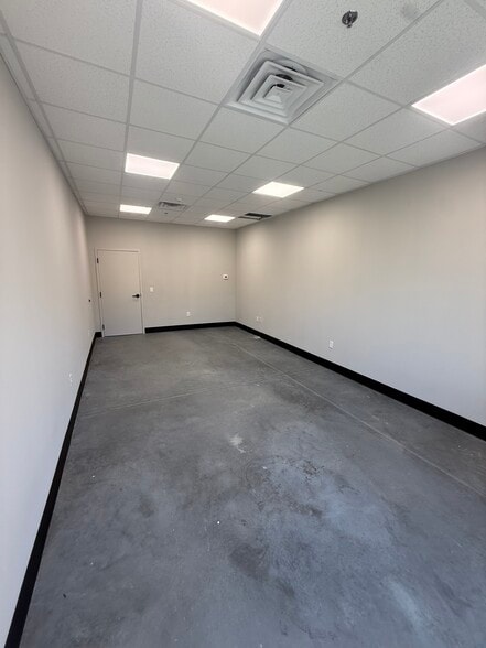 More Photos Of 11 Buckhead Bay Rd, Bluffton Flex For Lease