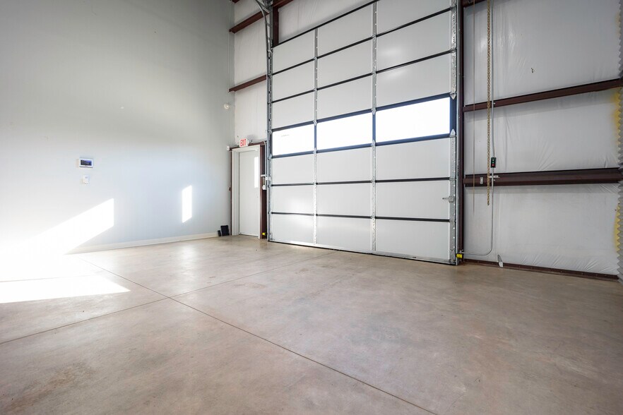 More Photos Of 6679 Prosper Rd, Edmond Showroom For Lease