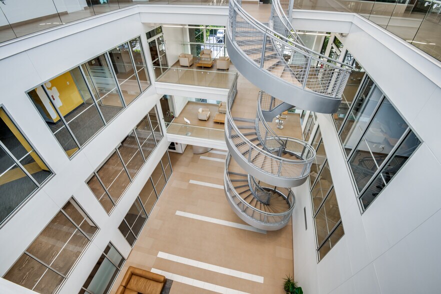 More Photos Of 130 E John Carpenter Fwy, Irving Office For Lease