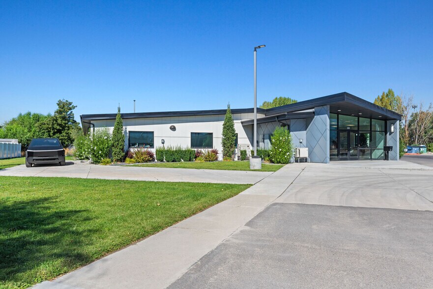 More Photos Of 877 N 100 E, Lehi Office For Sale