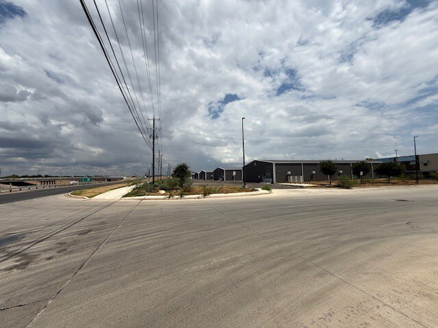 More Photos Of 9326 SE Loop 410, San Antonio Flex For Sale