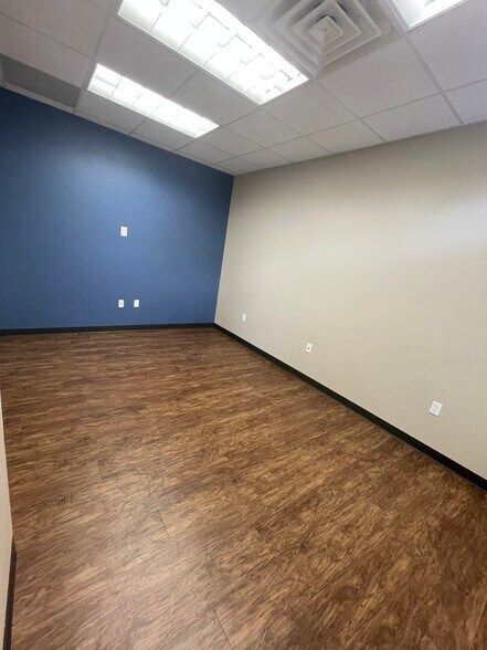 More Photos Of 6911 N FM 620, Austin Storefront Retail Office For Lease
