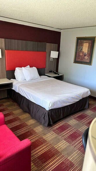 More Photos Of 4142 S Noland Rd, Independence Hotel For Sale