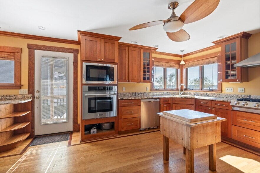 More Photos Of 47 & 49 Atlantic Avenue, Boothbay Harbor Flex For Sale