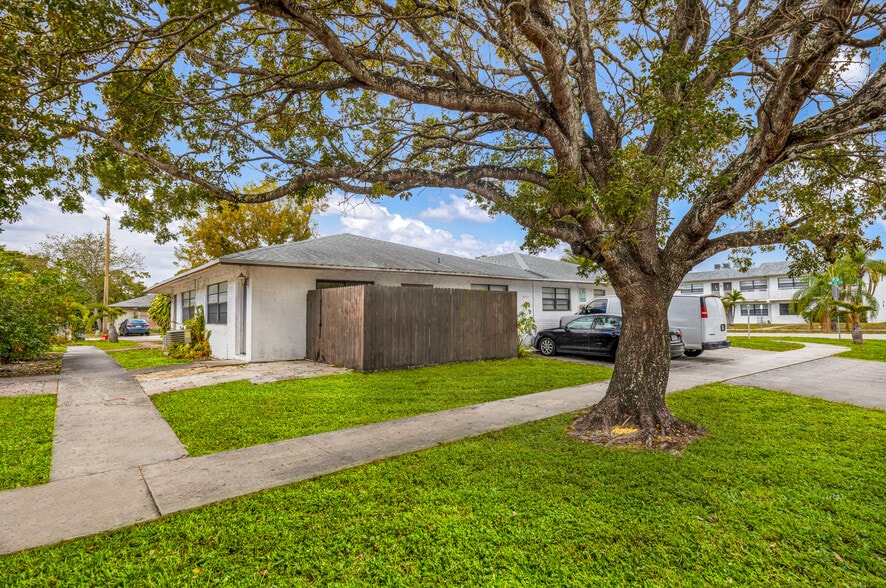 More Photos Of 3111 NW 3rd Ave, Pompano Beach Apartments For Sale