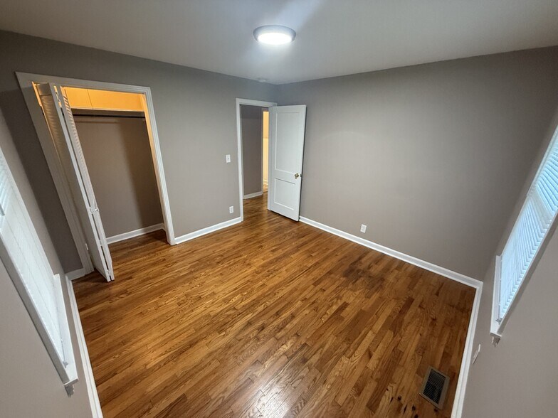 More Photos Of 105 Donald St, Nashville Office For Sale