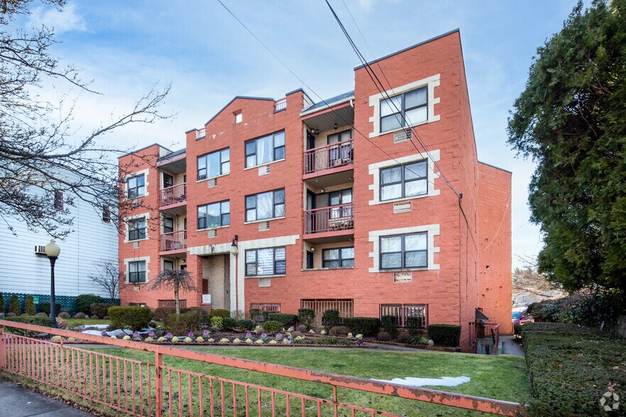 Primary Photo Of 5324 Metropolitan Ave, Ridgewood Apartments For Sale