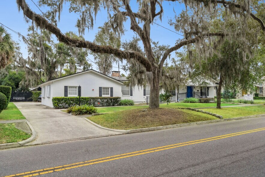 More Photos Of 27 S Center St, Eustis Assisted Living For Sale