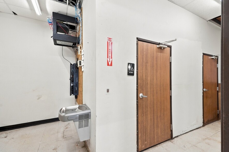 More Photos Of 7870 Southfield Rd, Detroit Freestanding For Sale