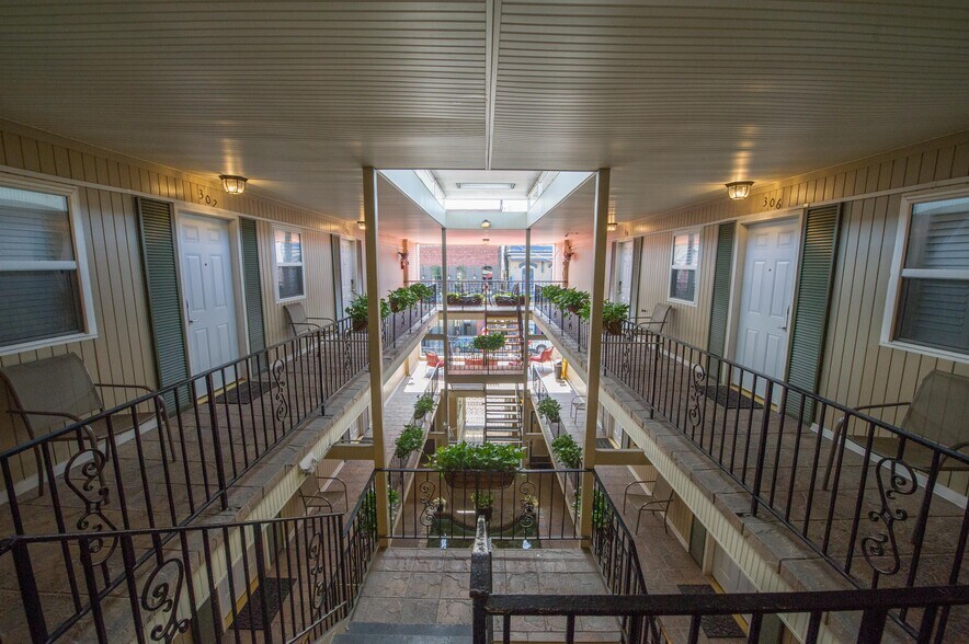 More Photos Of 519 Frenchmen St, New Orleans Hotel For Sale