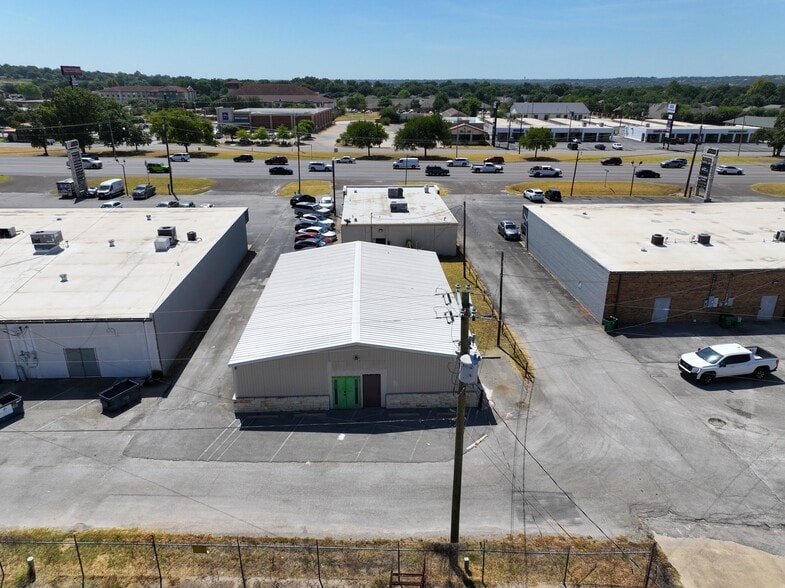 More Photos Of 1342 E Highway 377, Granbury Showroom For Sale