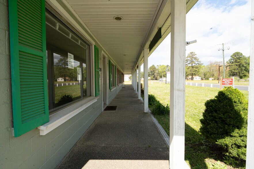 More Photos Of 220 Chesapeake Dr, White Stone Office For Sale