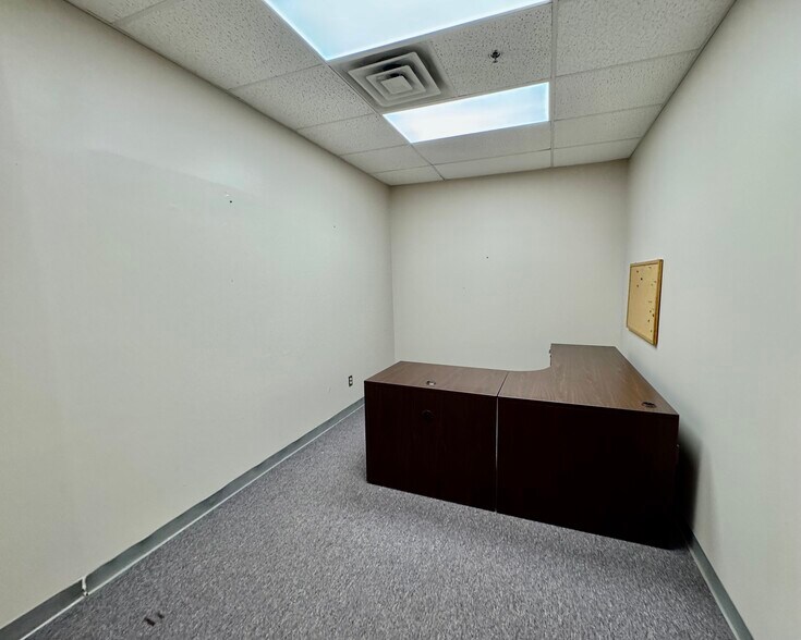 More Photos Of 207 Highpoint Ave, Portsmouth Research And Development For Lease