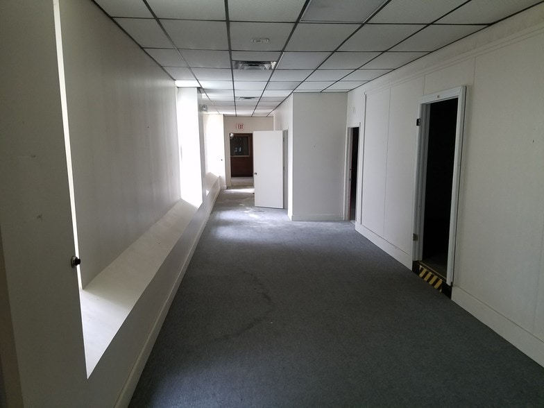 More Photos Of 1661 W Hill St, Louisville Manufacturing For Lease