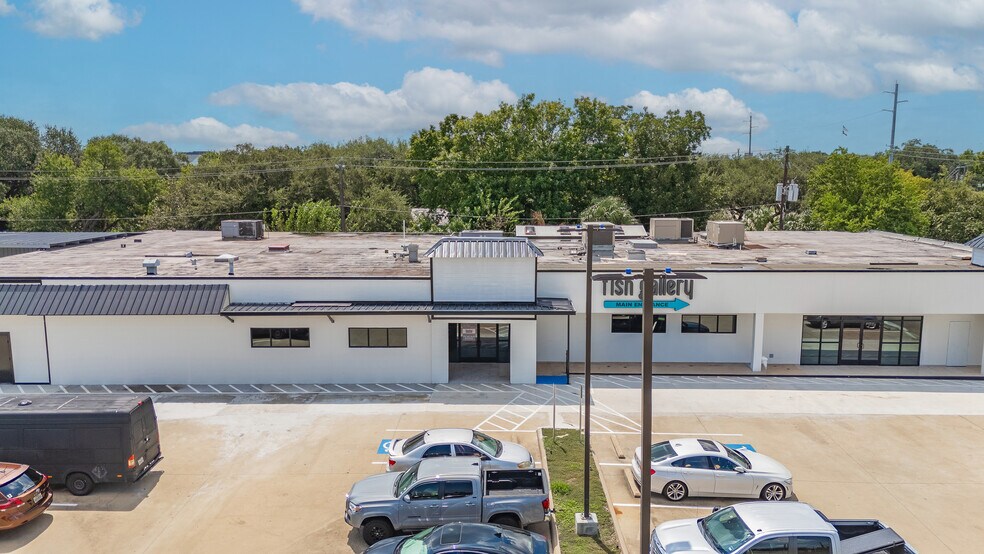 More Photos Of 2909 Fountain View Dr, Houston Unknown For Lease