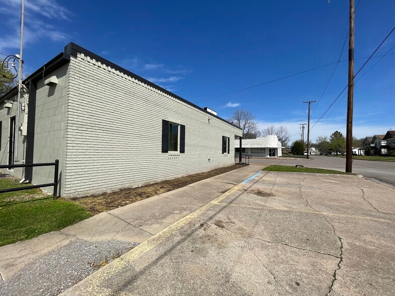 More Photos Of 1001 W Broadway St, Muskogee Medical For Sale
