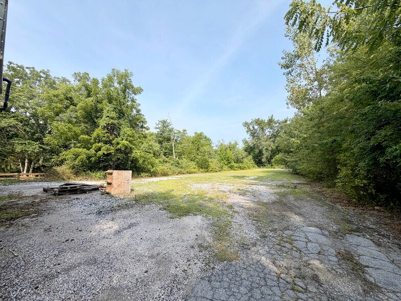 More Photos Of 4030 Gill Ave, Hampstead Research And Development For Sale