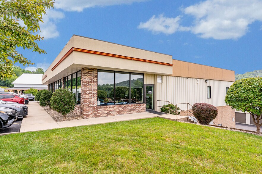 More Photos Of 2050 Winners Dr, Fairmont Auto Repair For Sale