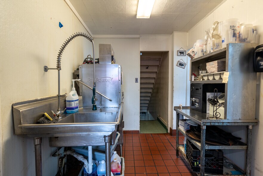 More Photos Of 125 Main St, Hickory Restaurant For Sale