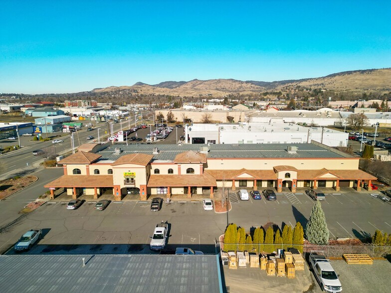 Primary Photo Of 2207 Washburn Way, Klamath Falls Supermarket For Sale