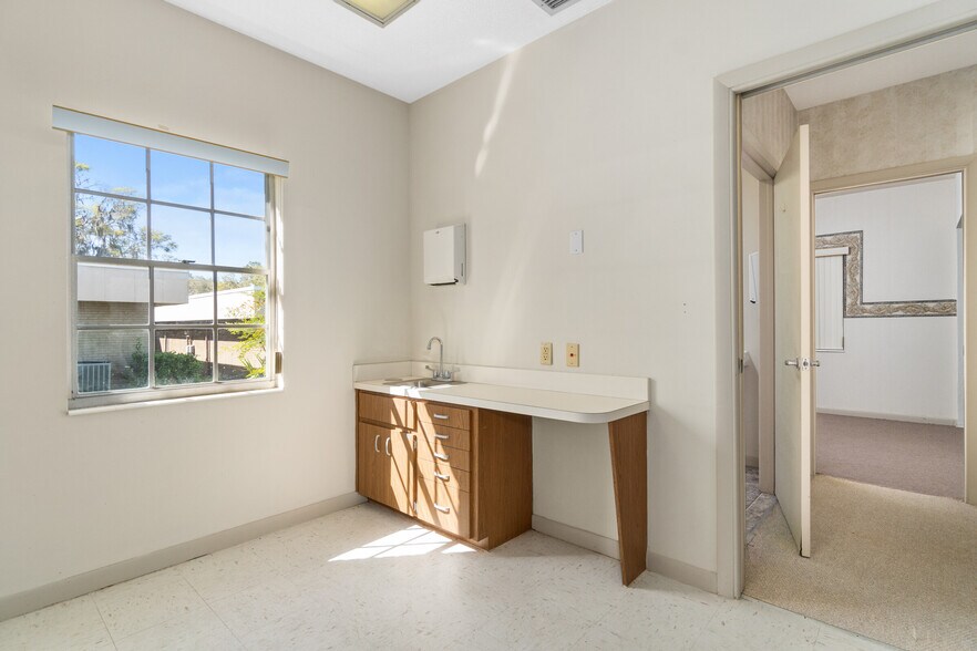 More Photos Of 300 S Line Ave, Inverness Medical For Sale