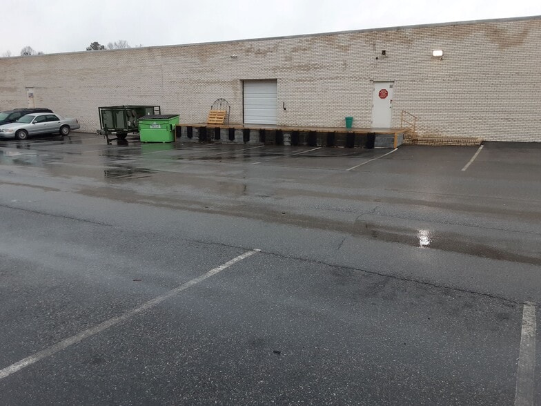 More Photos Of 4801 Commercial Plaza St, Winston-Salem Warehouse For Lease