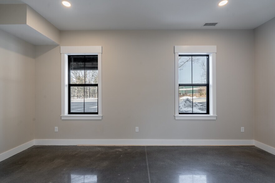 More Photos Of 128 Greenview Dr, Rollinsford Office For Lease