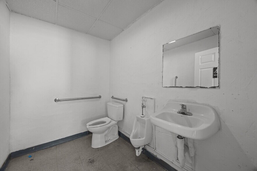 More Photos Of 508 E Main St, Havelock Carwash For Sale