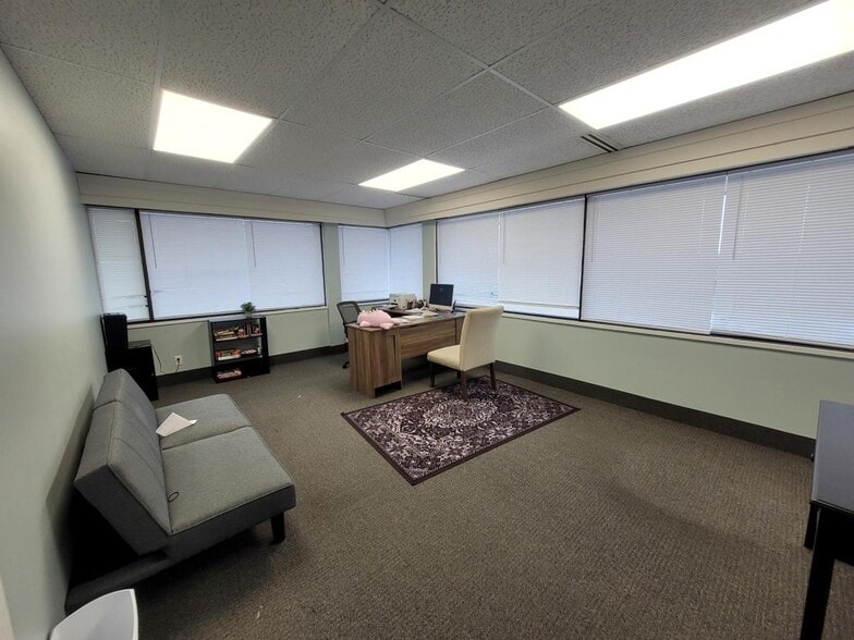 More Photos Of 3550 Lexington Ave N, Shoreview Medical For Lease