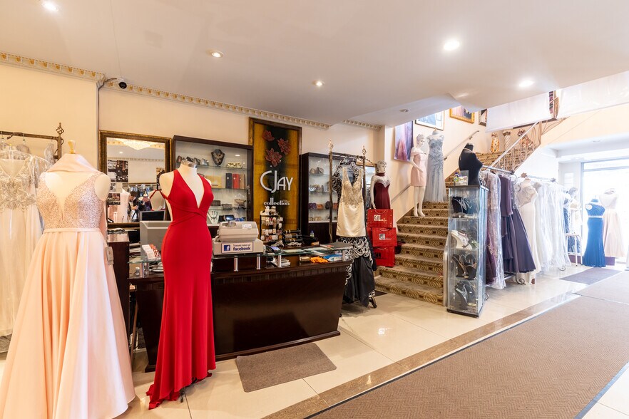 More Photos Of 6712 Saint-Hubert Rue, Montréal General Retail For Lease