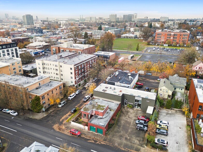 More Photos Of 1305 SE Belmont St, Portland Office For Sale