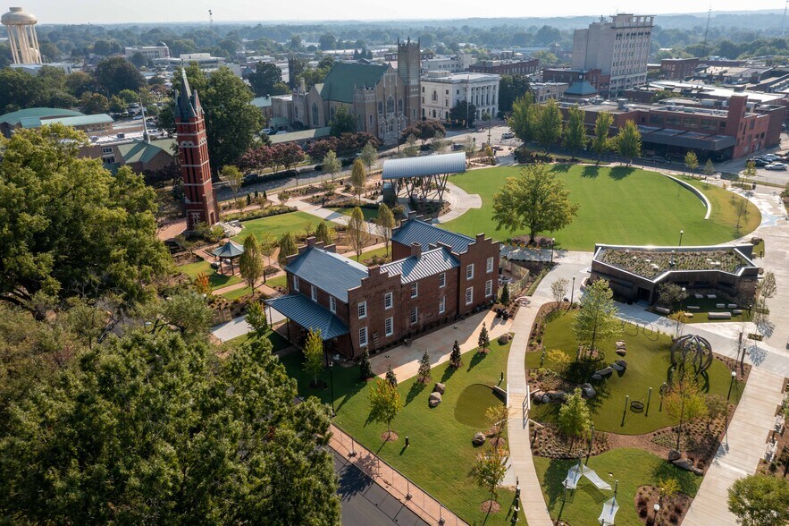 More Photos Of 115 S Jackson St, Salisbury Restaurant For Lease