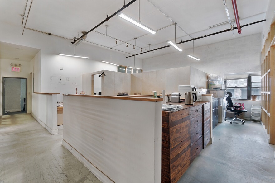 More Photos Of 4533 37th St, Long Island City Warehouse For Lease