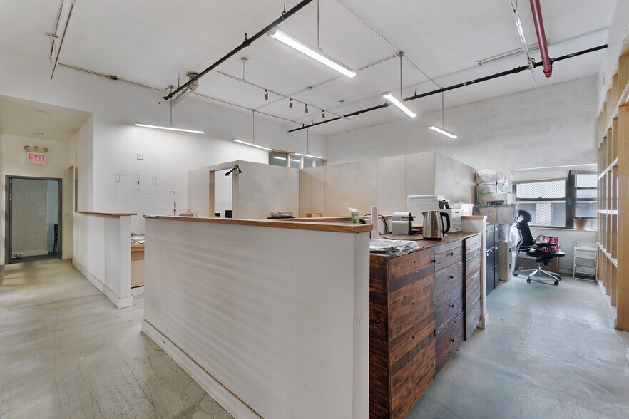 More Photos Of 4533 37th St, Long Island City Warehouse For Lease