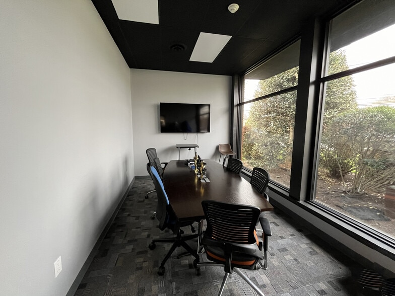 More Photos Of 43 Commerce St, Springfield Flex For Sale