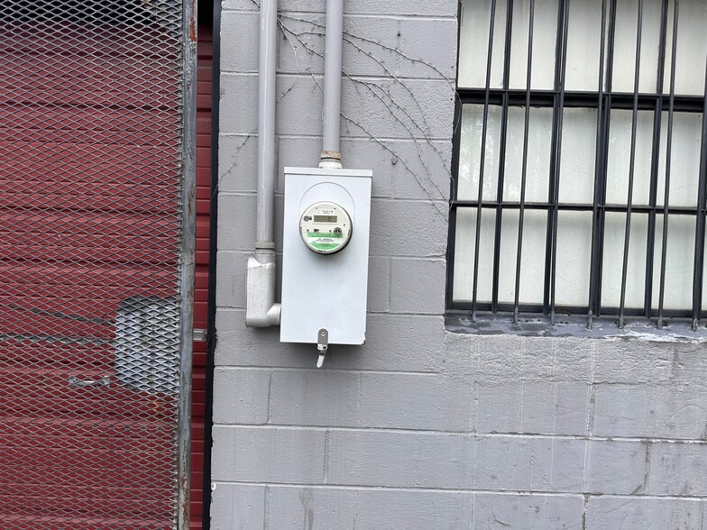 More Photos Of 225 E 10th St, Indianapolis Flex For Sale