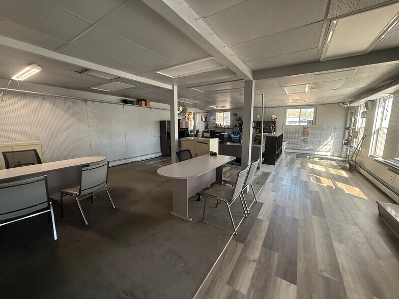 More Photos Of 25514 N Il Route 83, Long Grove Auto Dealership For Lease