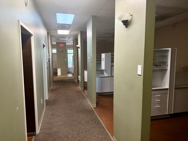 More Photos Of 3660 Cascade Rd, Atlanta Storefront For Lease