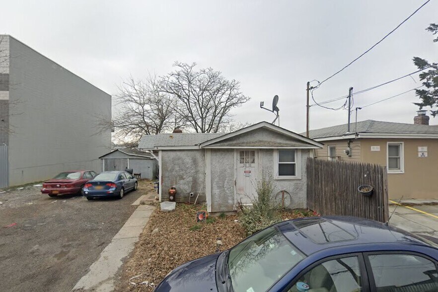 Primary Photo Of 2816 119th St, Flushing Specialty For Sale