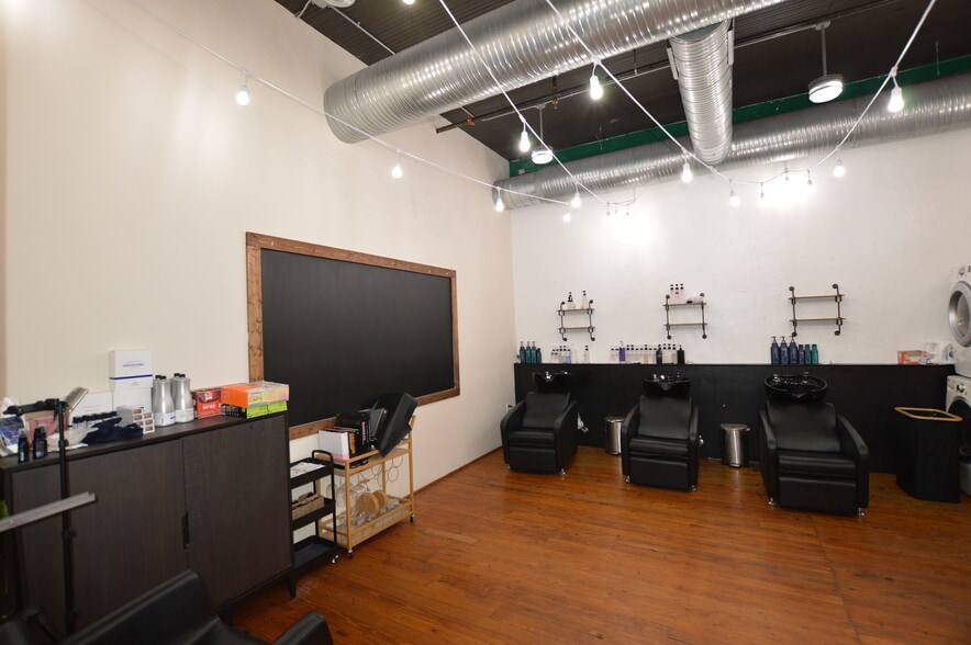 More Photos Of 1035 E 15th St, Plano Storefront Retail Office For Lease