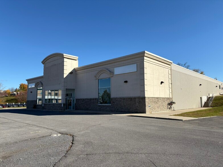 More Photos Of 2747 Chamberland St, Clarence-Rockland Freestanding For Sale