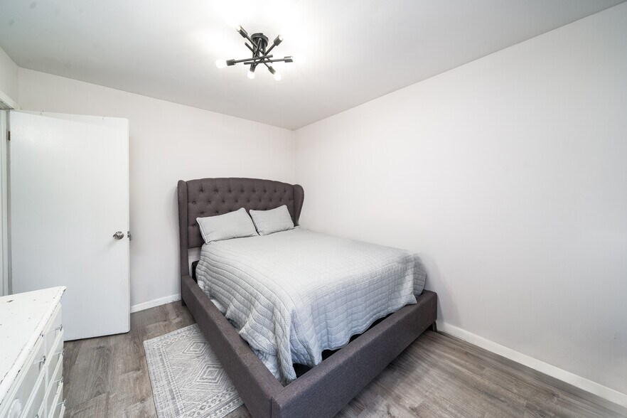 More Photos Of 103-105 Devon St, Kearny Apartments For Sale