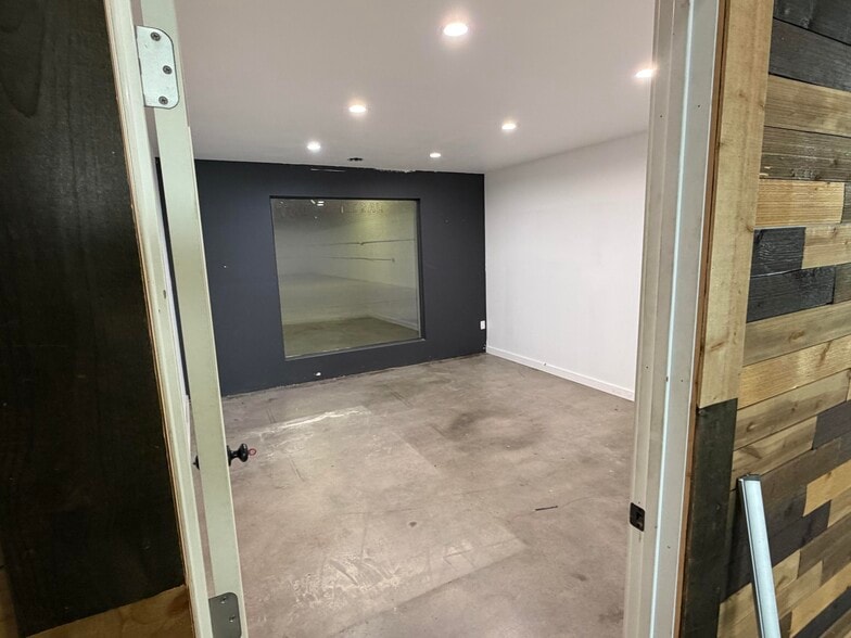 More Photos Of 1706 E Curry Rd, Tempe Warehouse For Lease