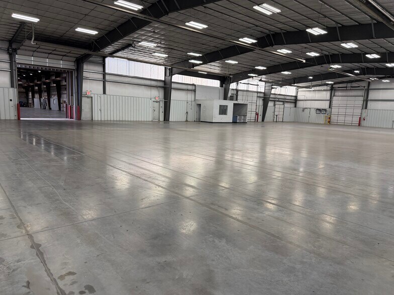 More Photos Of 9509 S Wells Cir, West Jordan Manufacturing For Sale