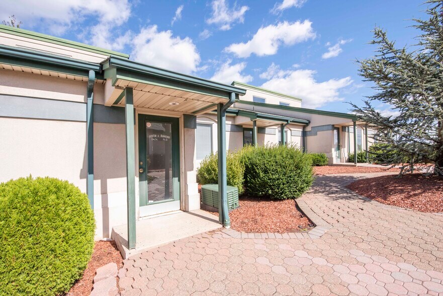 More Photos Of 17-19 S Main St, Manville Loft Creative Space For Lease