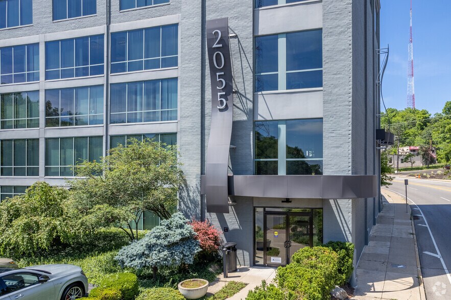 More Photos Of 2055 Reading Rd, Cincinnati Medical For Lease