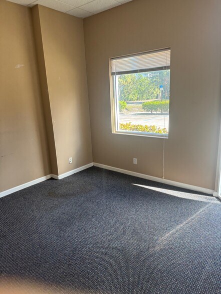 More Photos Of 1410 Park Ln S, Jupiter Warehouse For Lease