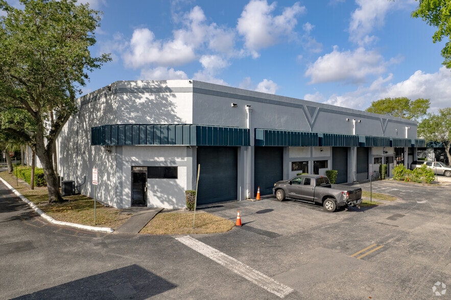 Primary Photo Of 6741 W Sunrise Blvd, Plantation Unknown For Lease
