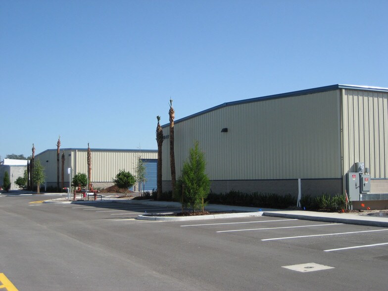 More Photos Of 1701-1729 Business Center Ln, Kissimmee General Retail For Lease